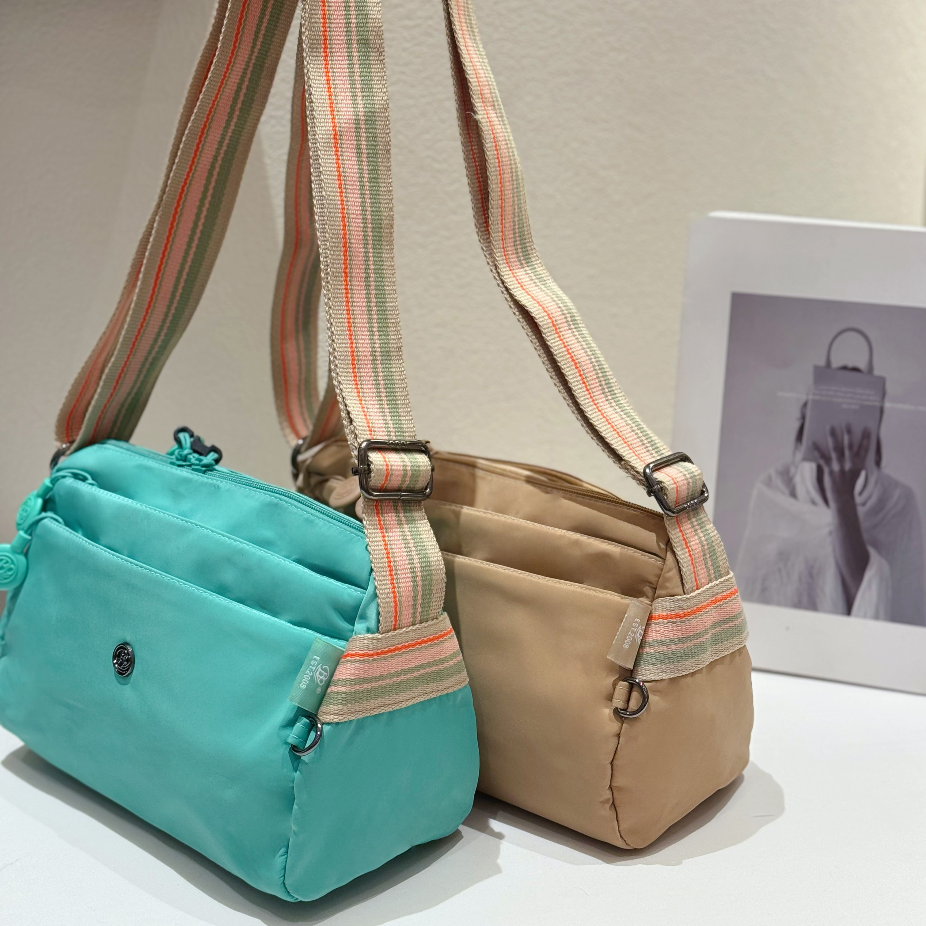 Ultra-light Nylon Crossbody Ba - Women Bags Guess reseña y precio